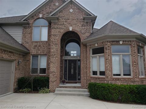 21749 Emanuel Dr, Macomb, MI 48044 photo 1