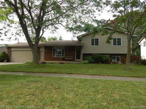 311 Sunrise Dr, Flushing, MI 48433 photo 1