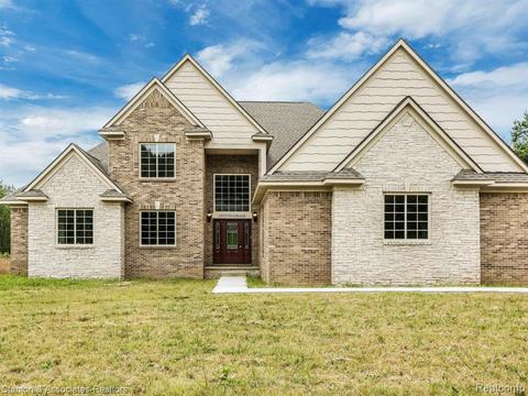 2425 Overbrook, Highland, MI 48357 photo 1