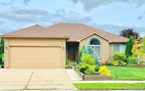 21935 Wilshire Cir, Macomb, MI 48044 photo 1