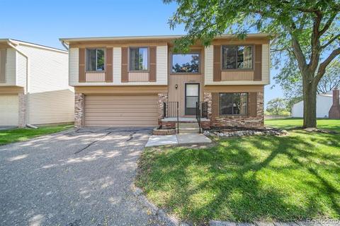 2920 Roundtree Dr, Troy, MI 48083 photo 1
