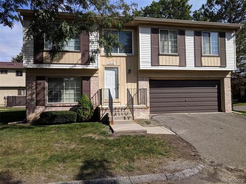 2938 Roundtree Dr, Troy, MI 48083 photo 1