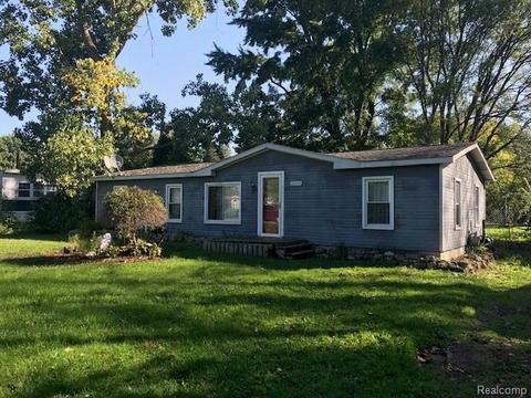 10329 Baker Dr, Clio, MI 48420 photo 1