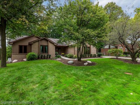6791 Serenity Dr, Troy, MI 48098 photo 1