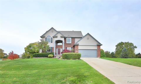 9007 Paddock Ln, Saline, MI 48176 photo 1