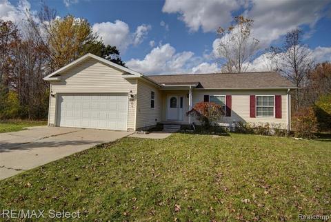 7310 Red Maple Dr, Mount Morris, MI 48458 photo 1