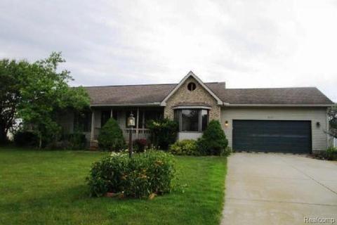 2137 Christopher St, Adrian, MI 49221 photo 1