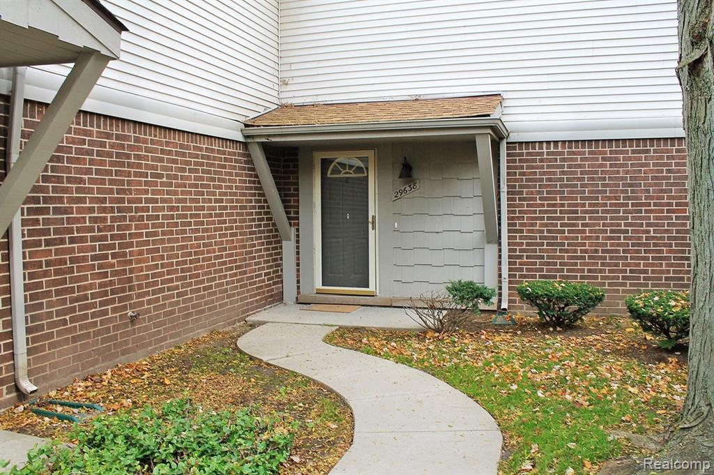 29638 Farmbrook Villa Ct, Southfield, MI 48034 MLS 219111099