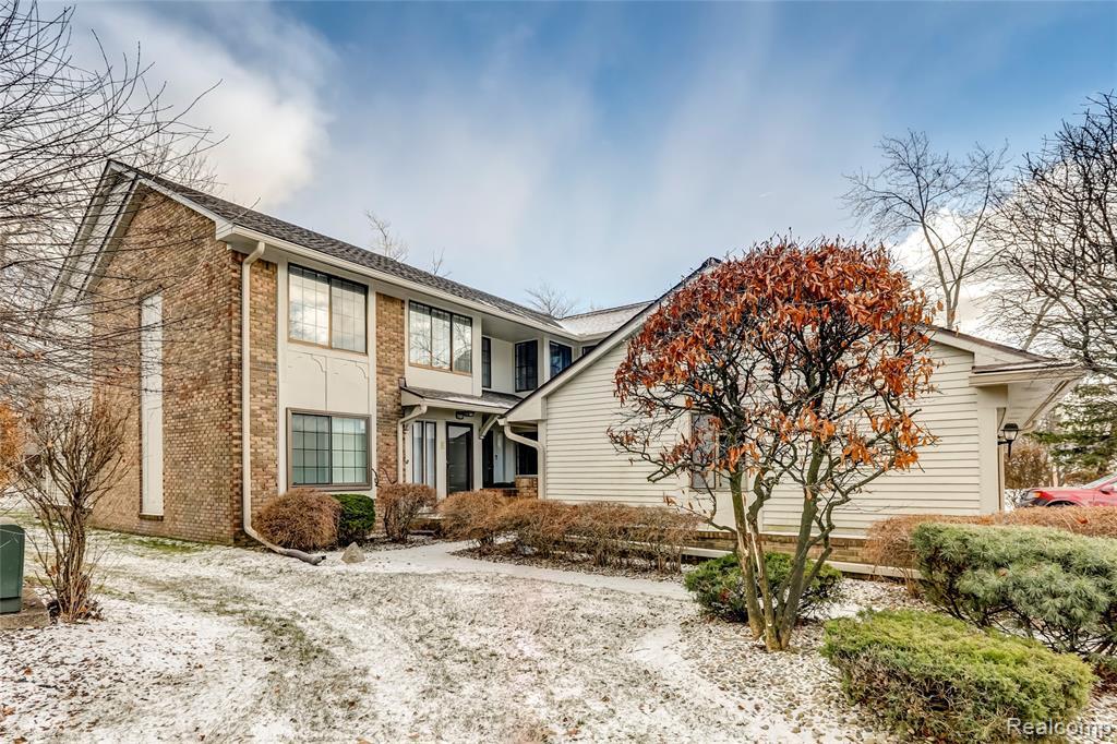 6979 Pebblecreek Woods Dr, West Bloomfield, MI 48322 MLS 219121534
