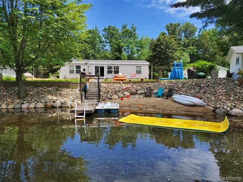 526 W River Ct, Gladwin, MI 48624 photo 1