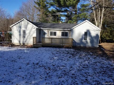 7490 Trumble Rd, Saint Clair, MI 48079 photo 1