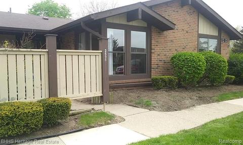 2698 Roundtree Dr, Troy, MI 48083 photo 1