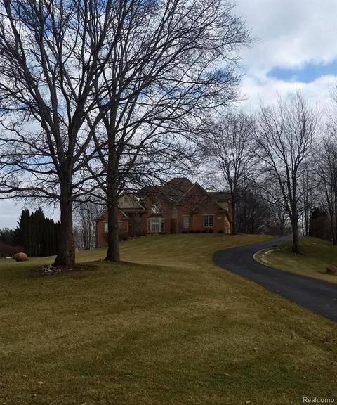 3604 Kipling Cir, Howell, MI 48843 photo 1