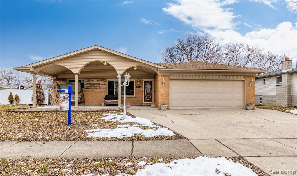 27000 Havelock Dr, Dearborn Heights, MI 48127 MLS 2200006847