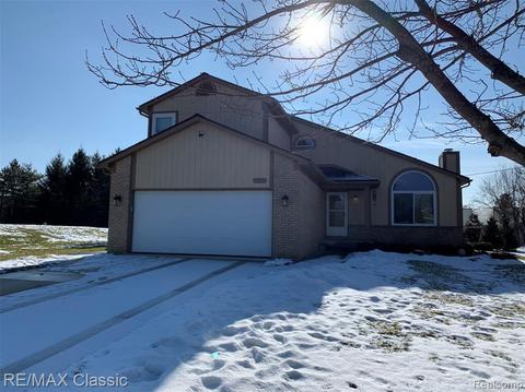 2615 Apache Trl, Wixom, MI 48393 photo 1