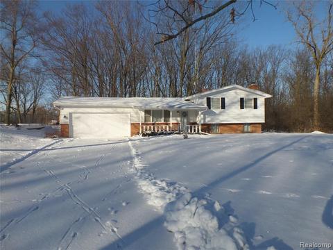 2296 Tandy Dr, Flint, MI 48532 photo 1