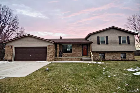 2271 S Oak Rd, Davison, MI 48423 photo 1