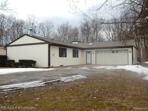 2820 Maple Rdg, Highland Twp, MI 48356 photo 1