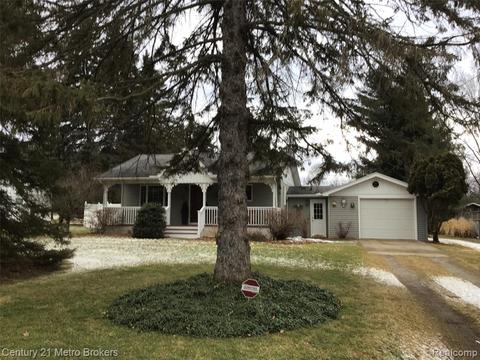 2402 Utley Rd, Flint, MI 48532 photo 1