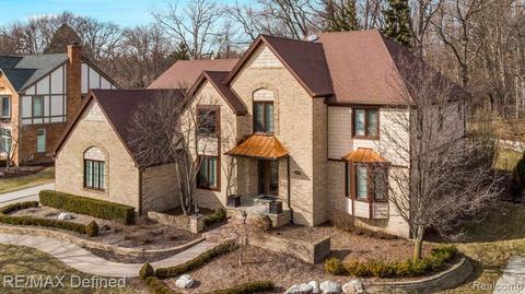 2929 Eagle Dr, Rochester Hills, MI 48309 photo 1