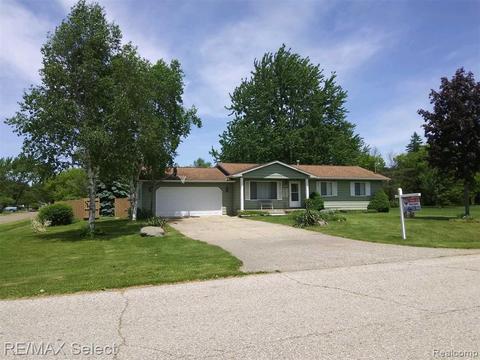 1074 W Pine St, Mount Morris, MI 48458 photo 1