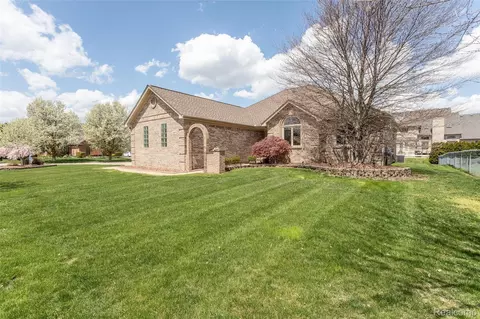18857 Alsie Dr, Macomb, MI 48044 photo 1