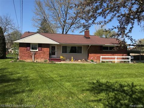 210 Brookside Dr, Flushing, MI 48433 photo 1