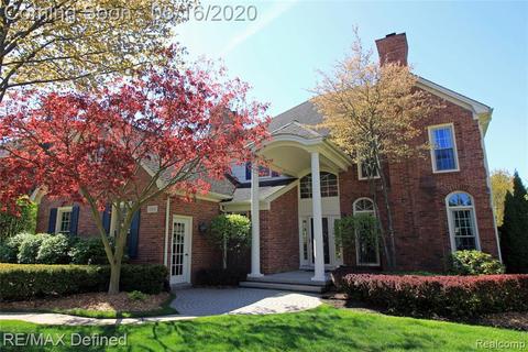 1104 Augusta Dr, Troy, MI 48085 photo 1
