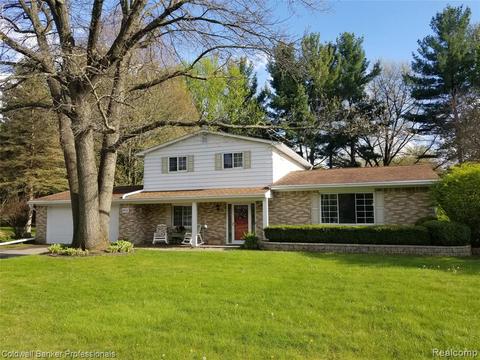 9155 Saddle Horn Dr, Flushing, MI 48433 photo 1