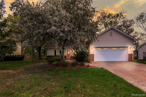 2345 Hickory Circle Dr, Howell, MI 48855 photo 1