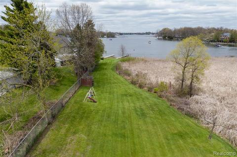 2386 Crane Rd, Fenton, MI 48430 photo 1