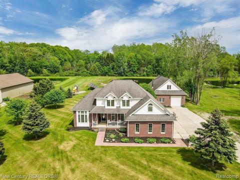 2353 Equestrian Dr, St. Clair, MI 48079 photo 1