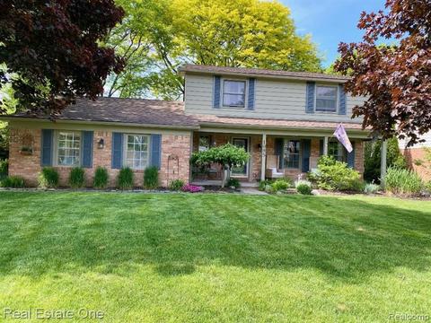 1085 Shadow Dr, Troy, MI 48085 photo 1