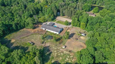 3090 Weidemann Dr, Clarkston, MI 48348 photo 1