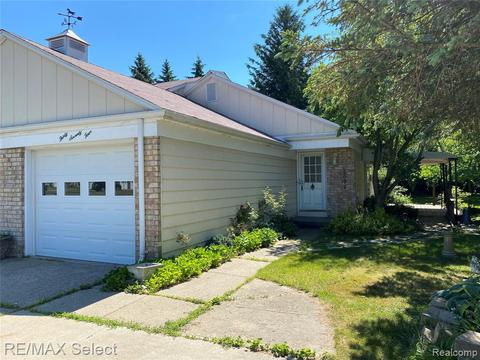 3074 Vineyard Ln, Flushing, MI 48433 photo 1