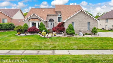 50285 Riverside Dr, Macomb, MI 48044 photo 1