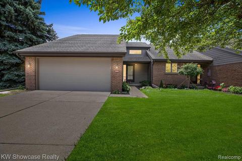 16036 Meadows Dr, Macomb, MI 48044 photo 1