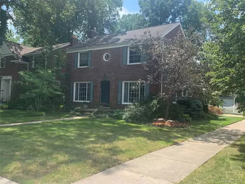 1901 Broadstone Rd, Grosse Pointe Woods, MI 48236 photo 1