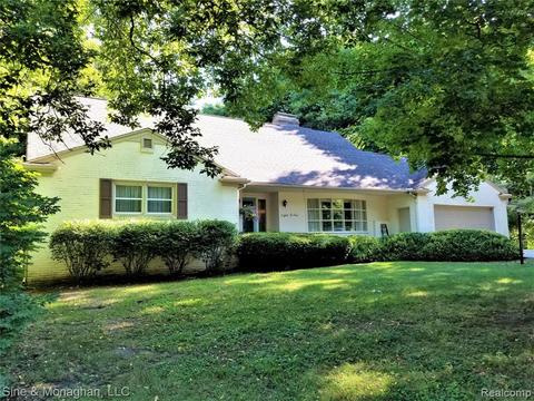 806 Brown St, St. Clair, MI 48079 photo 1