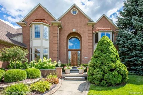 5550 Springbrook Dr, Troy, MI 48098 photo 1