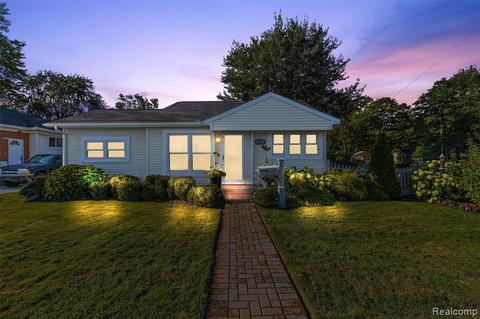 327 W Maple Rd, Clawson, MI 48017 photo 1