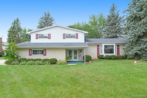 3076 Wagon Trl, Flint, MI 48507 photo 1