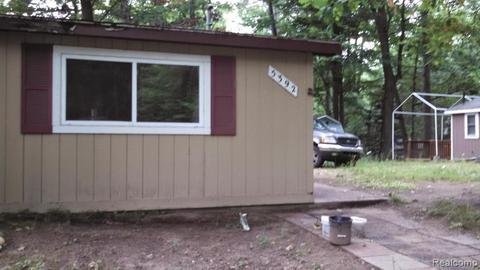 5392 Pine St, Gladwin, MI 48624 photo 1