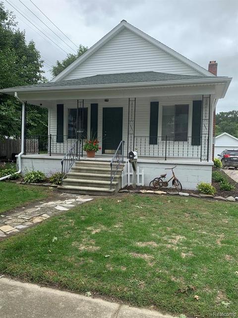 515 E Irwin St, Bad Axe, MI 48413 photo 1