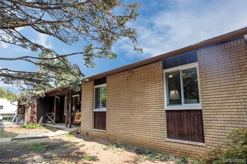9080 Pine Knob Rd, Clarkston, MI 48348 photo 1