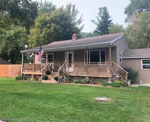 618 Royal St, St. Clair, MI 48079 photo 1