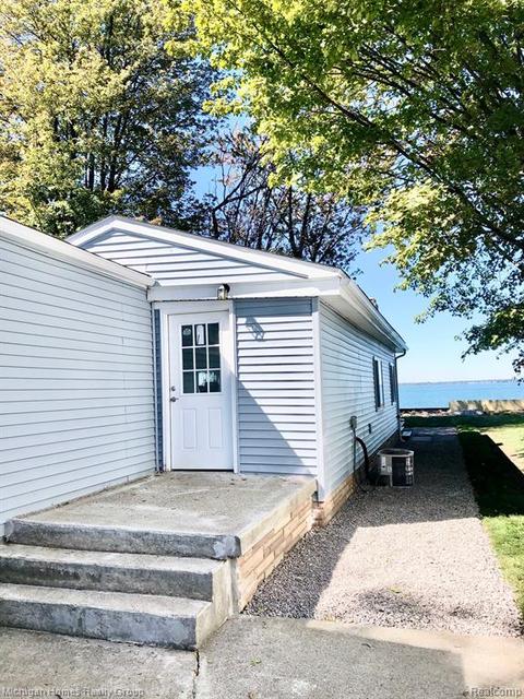 8404 Anchor Bay Drive Dr, Clay, MI 48001 photo 1