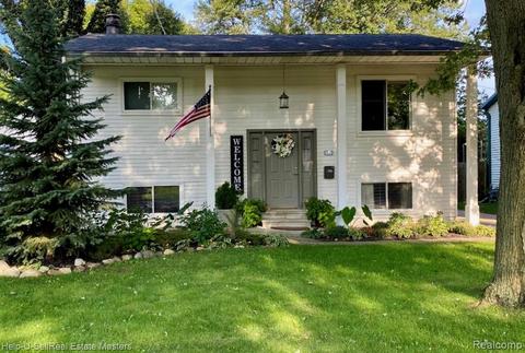 3134 Wright St, Port Huron, MI 48060 photo 1