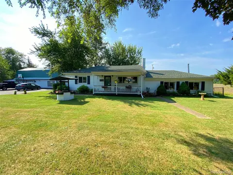 2924 Will Carleton Rd, Flat Rock, MI 48134 photo 1