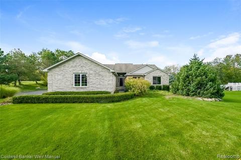 1470 S Hacker Rd, Brighton, MI 48114 photo 1